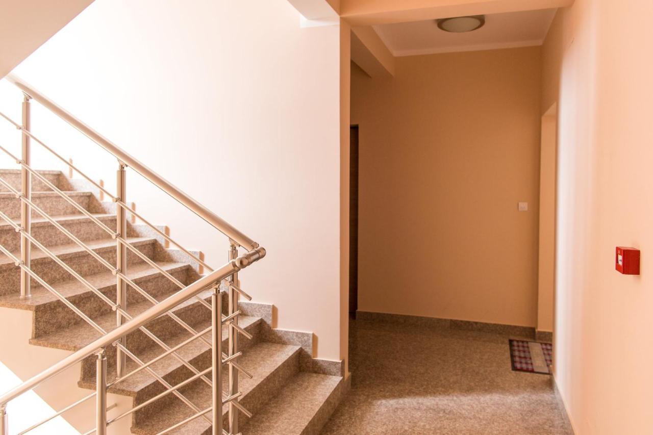 Becici - Andrea Apartman エクステリア 写真